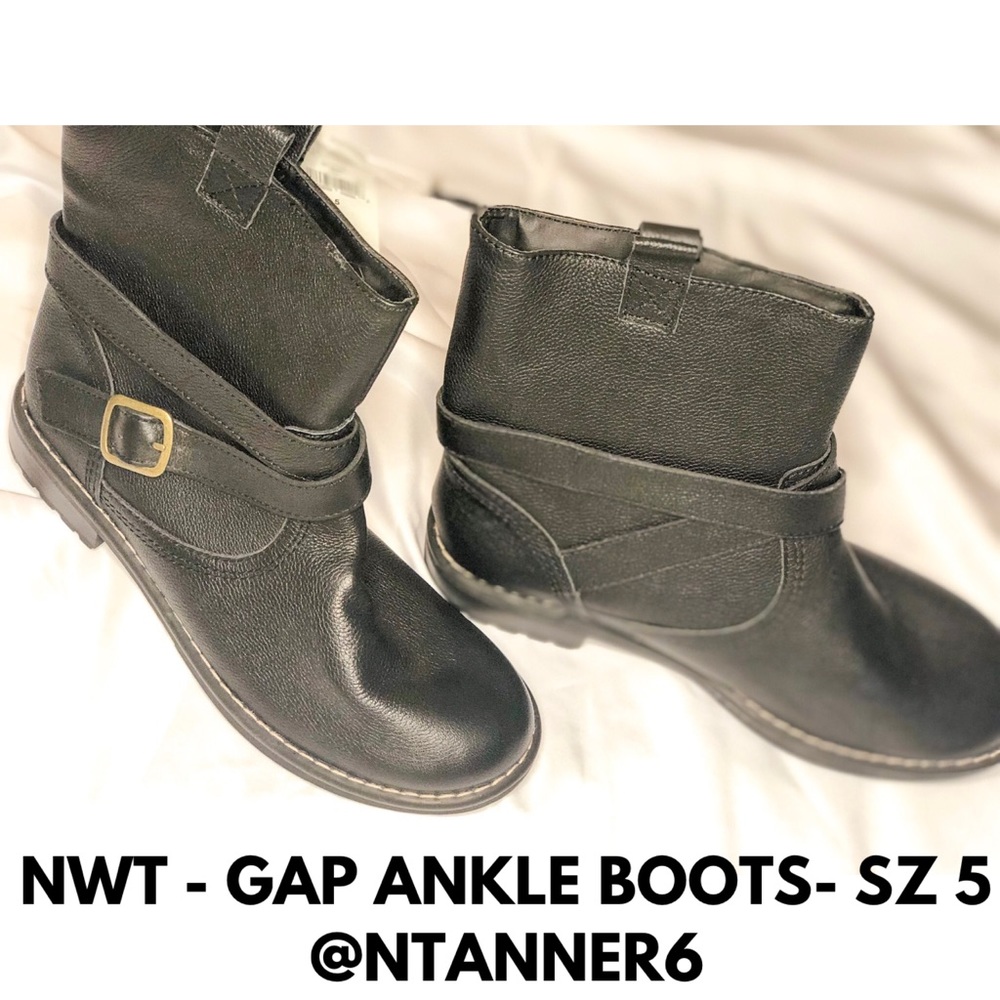 NWT GAP ANKLE BOOTS - SZ 5